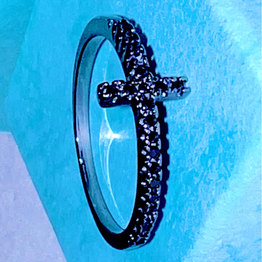 Beautiful brand new black cross ring